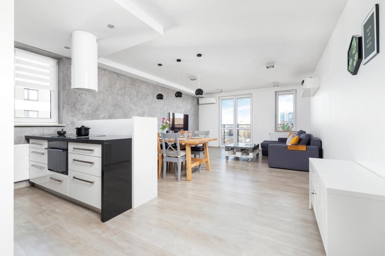 Avia Apartment Three Bedroom Two Balcony Ac & Parking By Noclegi Renters Kraków Exteriör bild