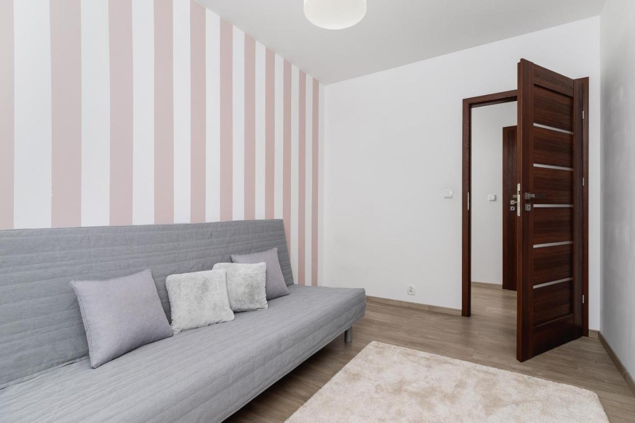 Avia Apartment Three Bedroom Two Balcony Ac & Parking By Noclegi Renters Kraków Exteriör bild