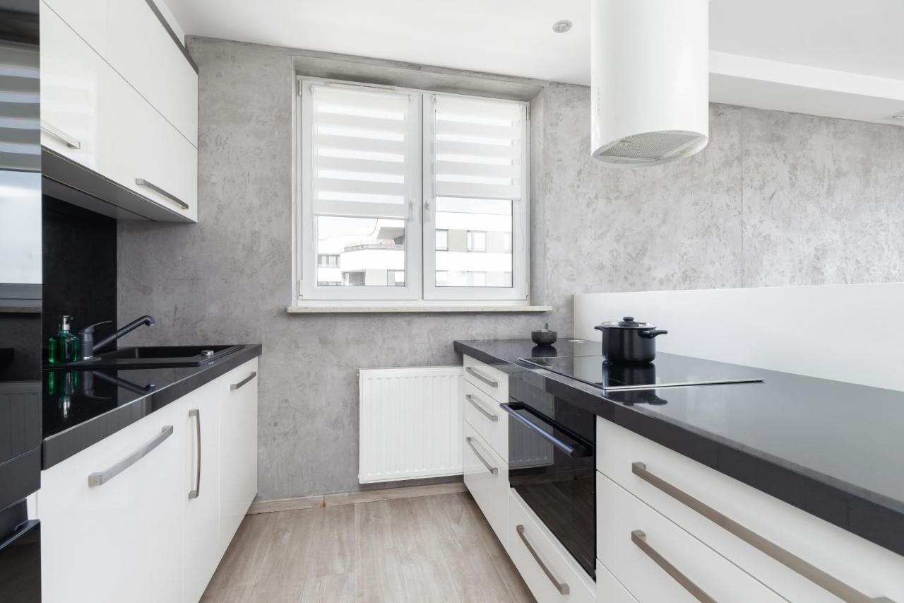 Avia Apartment Three Bedroom Two Balcony Ac & Parking By Noclegi Renters Kraków Exteriör bild