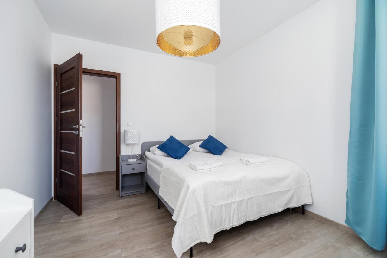 Avia Apartment Three Bedroom Two Balcony Ac & Parking By Noclegi Renters Kraków Exteriör bild