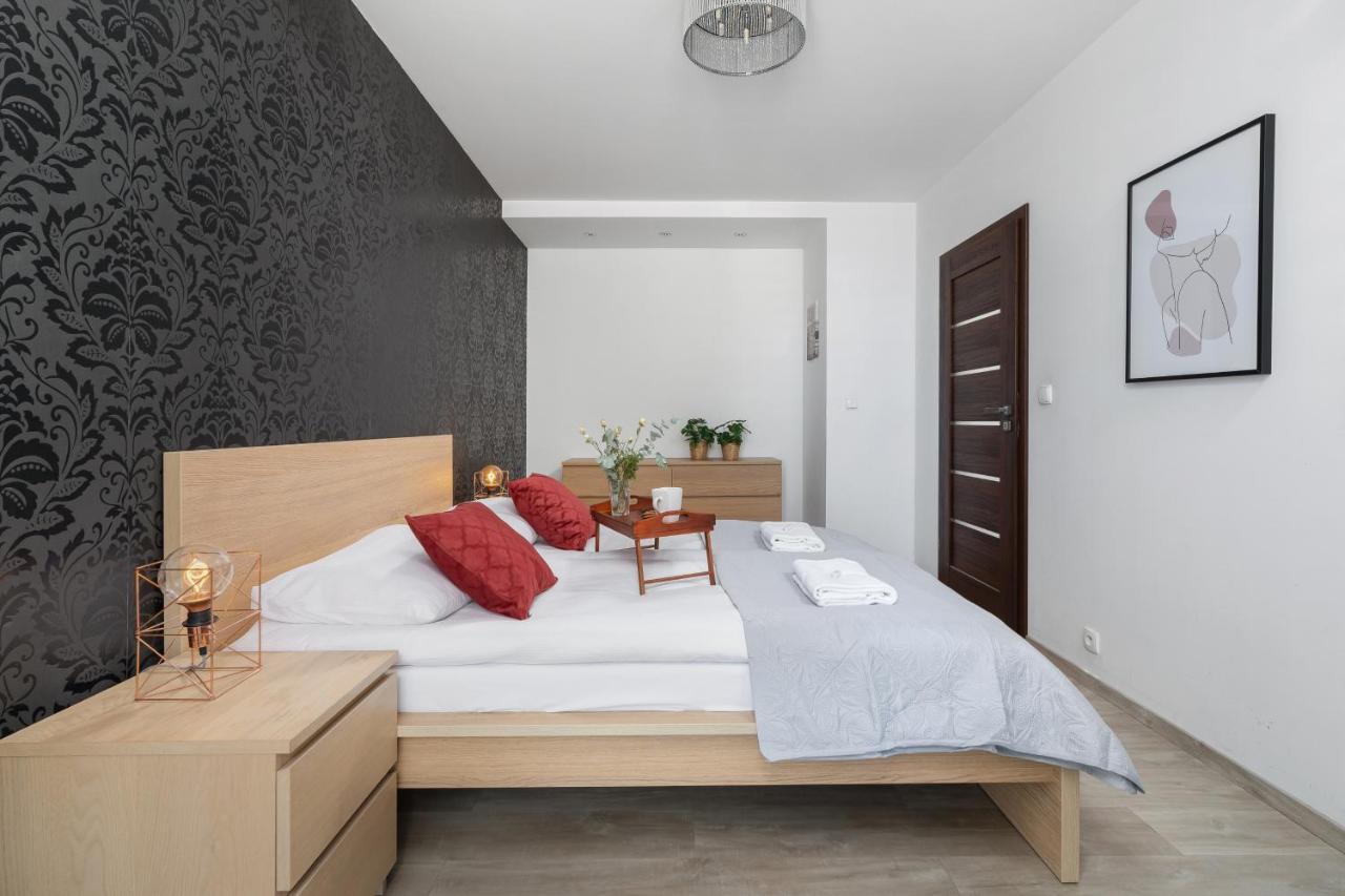 Avia Apartment Three Bedroom Two Balcony Ac & Parking By Noclegi Renters Kraków Exteriör bild