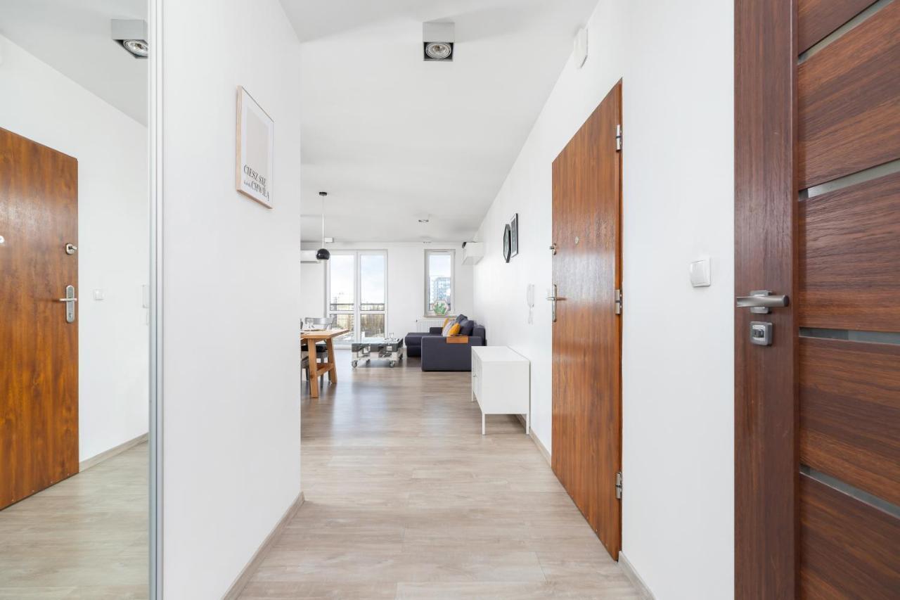 Avia Apartment Three Bedroom Two Balcony Ac & Parking By Noclegi Renters Kraków Exteriör bild