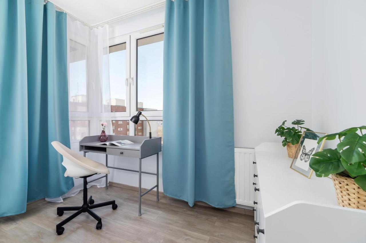 Avia Apartment Three Bedroom Two Balcony Ac & Parking By Noclegi Renters Kraków Exteriör bild