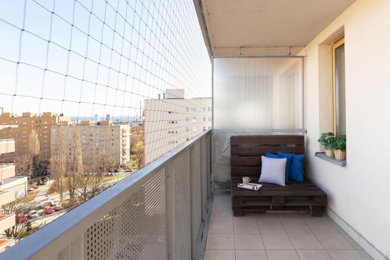 Avia Apartment Three Bedroom Two Balcony Ac & Parking By Noclegi Renters Kraków Exteriör bild