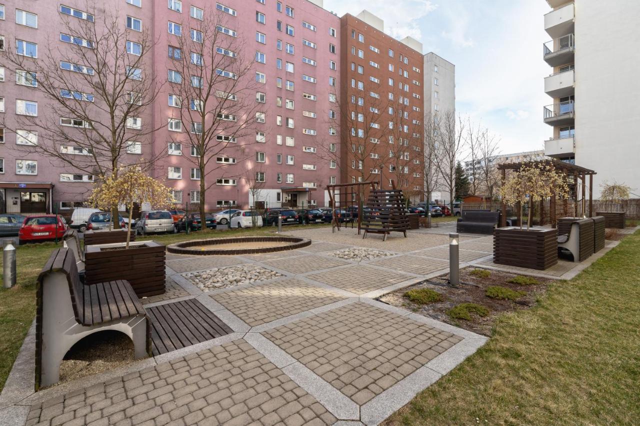 Avia Apartment Three Bedroom Two Balcony Ac & Parking By Noclegi Renters Kraków Exteriör bild
